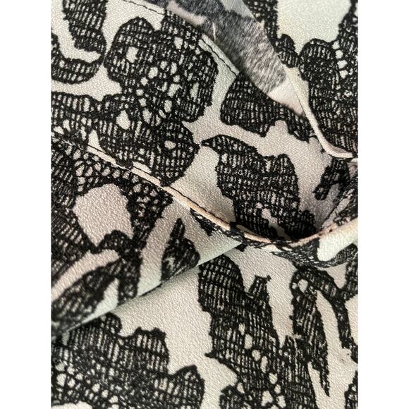Lane Bryant Black & White floral Blouse SZ 14/16 - Picture 6 of 7